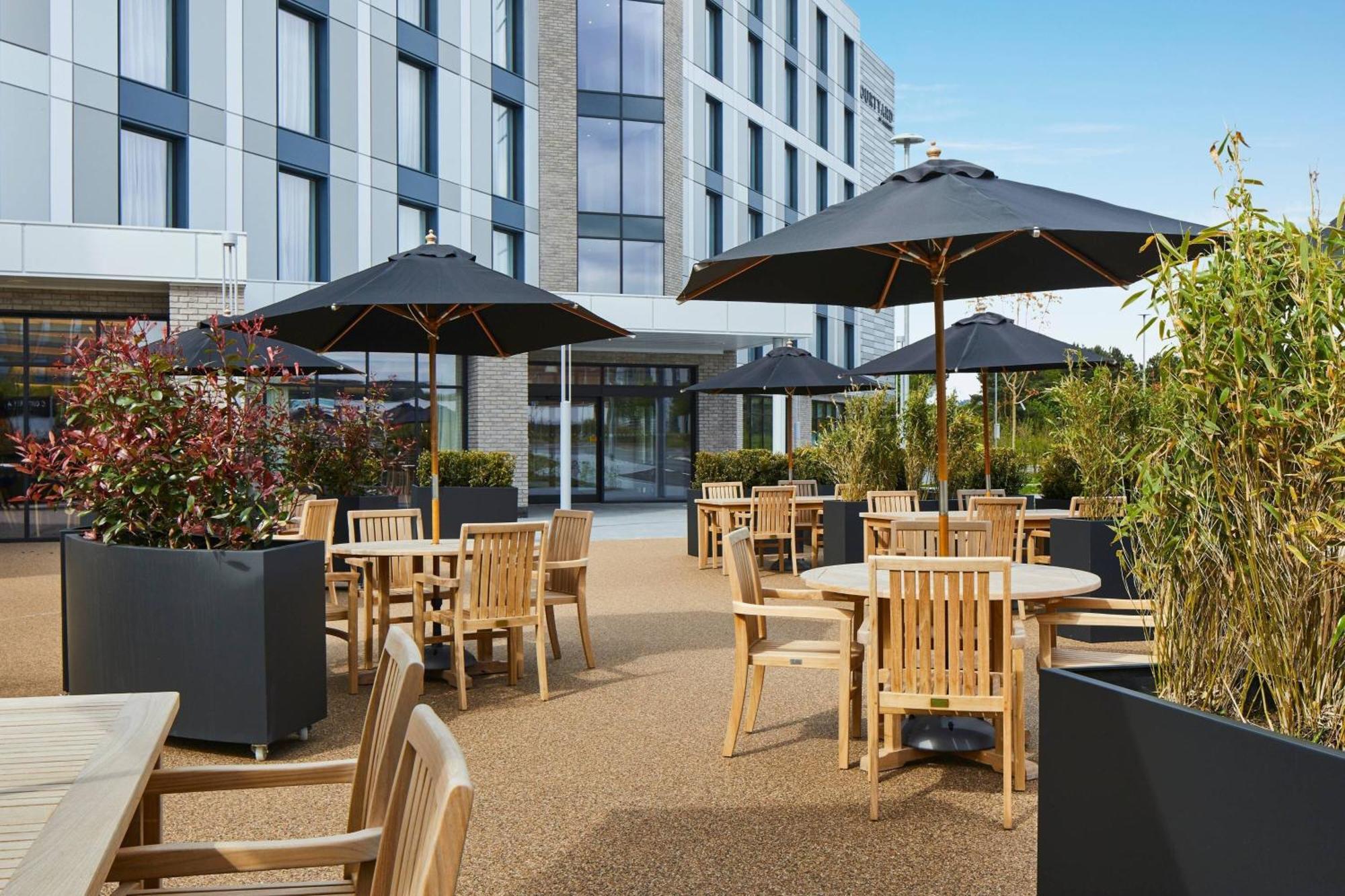 Отель Courtyard By Marriott Stoke On Trent Staffordshire Экстерьер фото