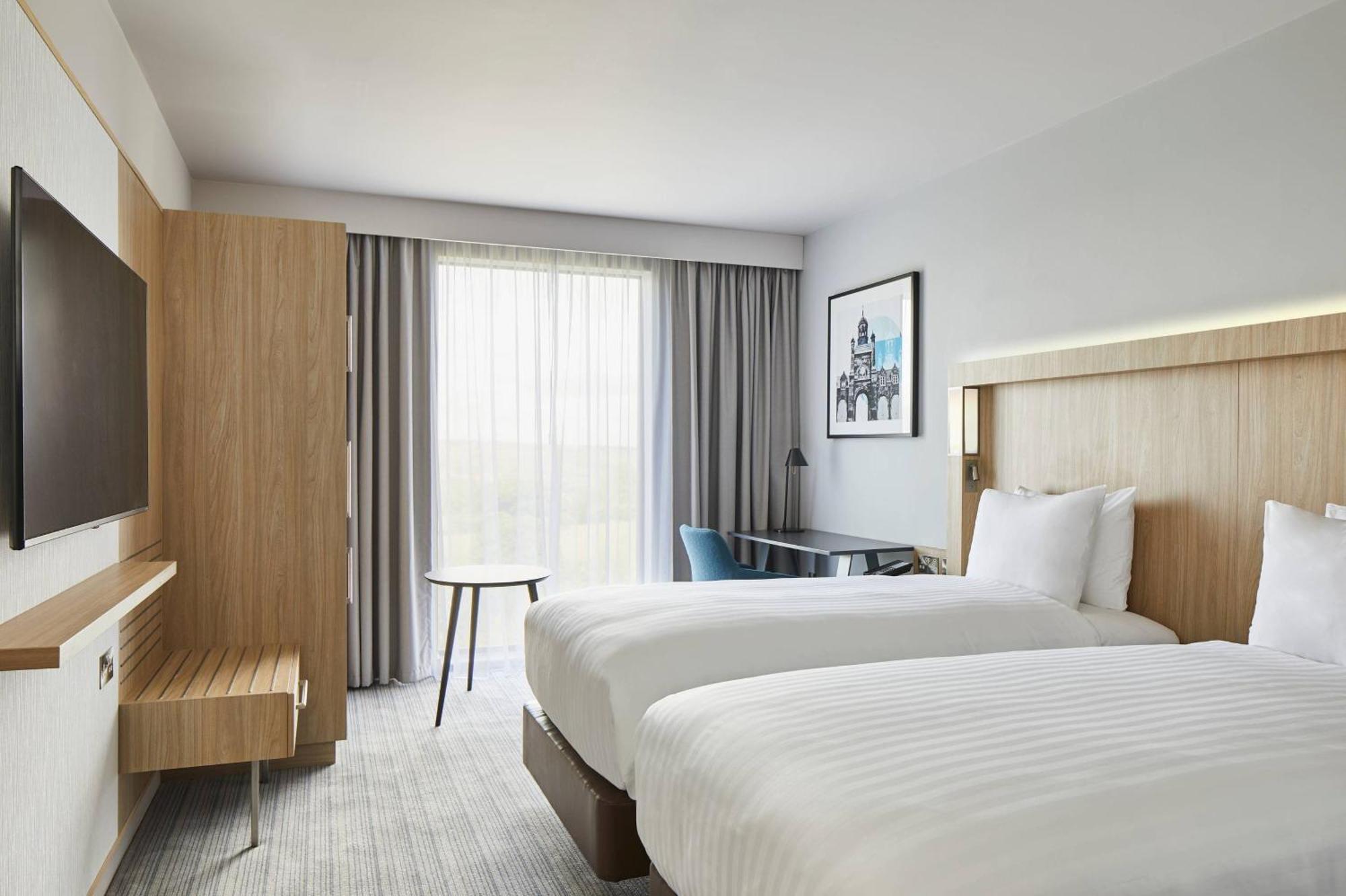 Отель Courtyard By Marriott Stoke On Trent Staffordshire Экстерьер фото