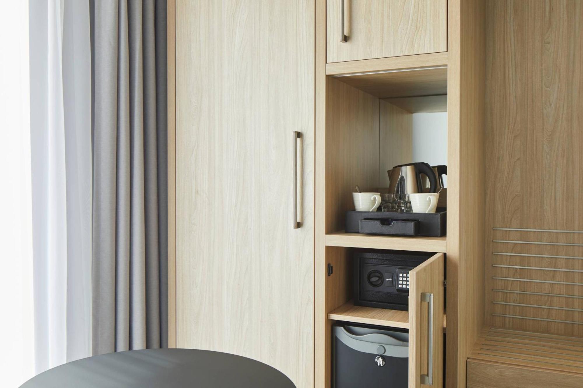 Отель Courtyard By Marriott Stoke On Trent Staffordshire Экстерьер фото